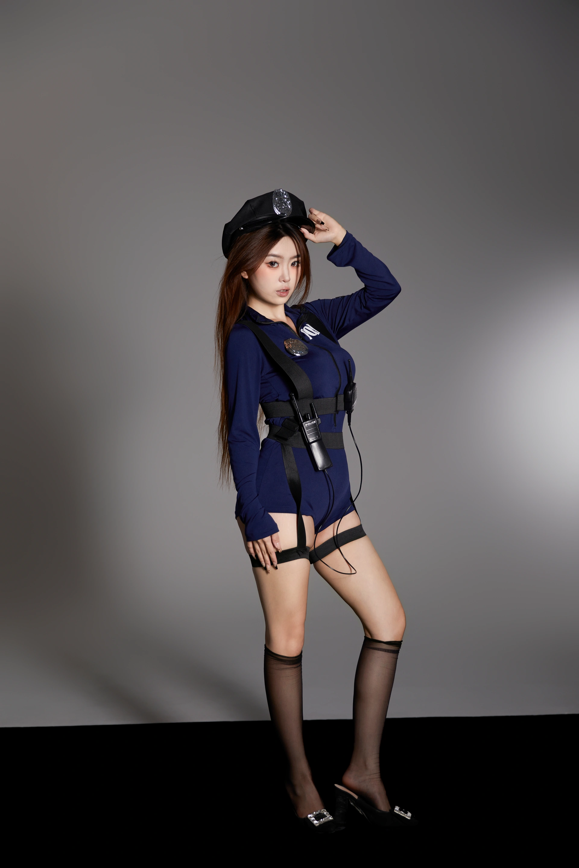 [YITUYU艺图语]2025.02.25 辣妹女警写真 CARLEE是77呀 2